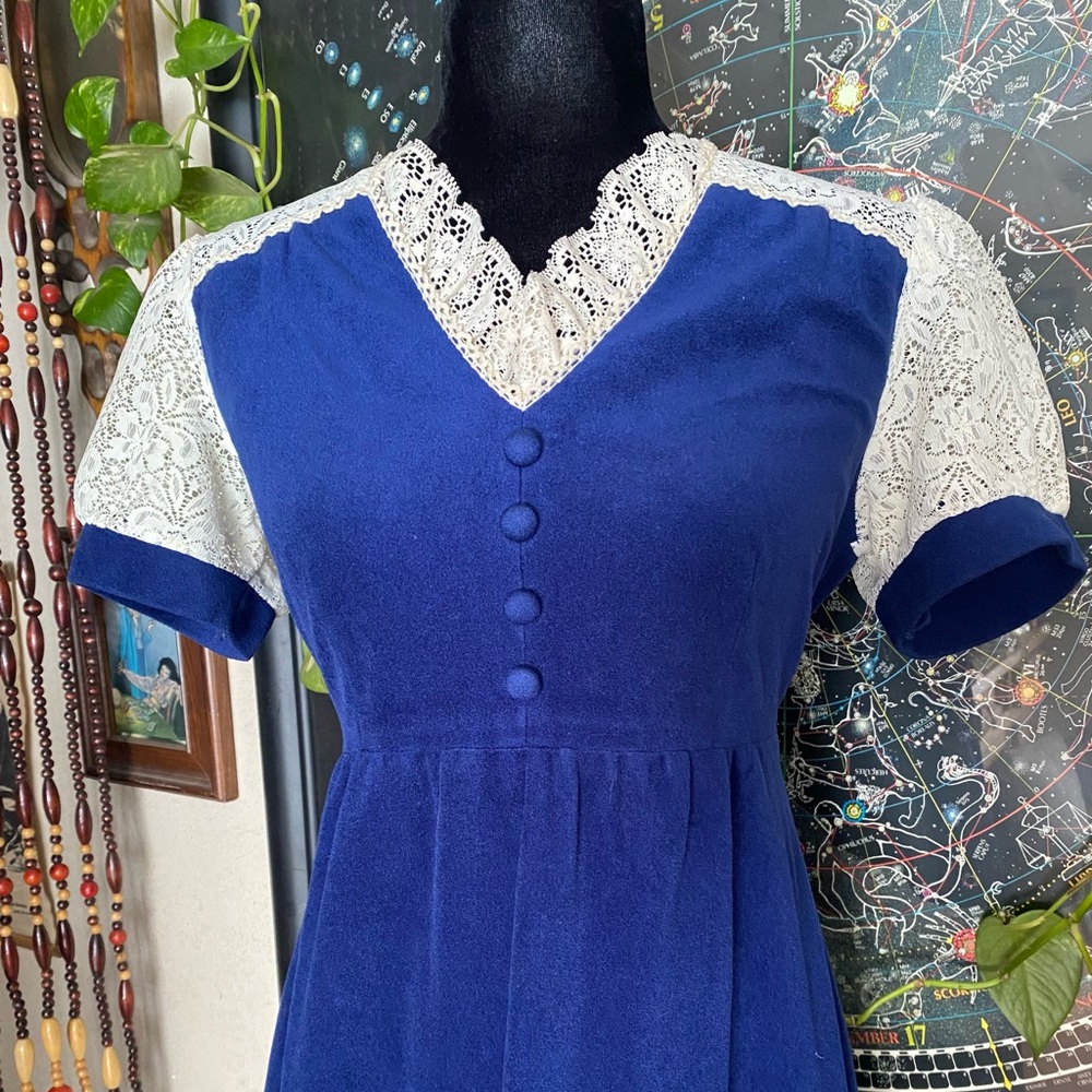 Vintage 70’s Rad & Rare Boho Velvety Blue/Cream Long Maxi Dress. Belt. S/M